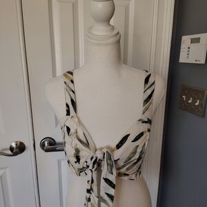 Leaf Print Tie-Front Crop Top New Without Tag Medium Lulu Boutique